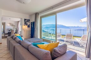 The Patio Over Varenna