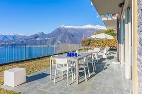 The Patio Over Varenna