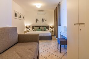 The Patio Over Varenna