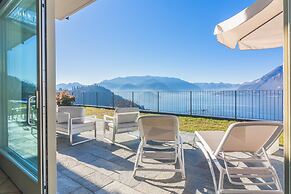 The Patio Over Varenna