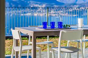 The Patio Over Varenna