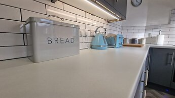 Cosy Home Perfect for Families and Contractors