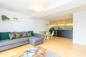 Leeds - Sleeps 4 - Pet Friendly - Parking - Gym