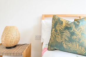 Leeds - Sleeps 4 - Pet Friendly - Parking - Gym