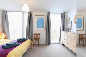 Tranquil Leeds Retreat:2-bedapt+park, Gym& Parking