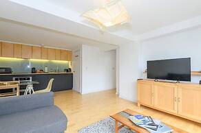 Leeds - Sleeps 4 - Pet Friendly - Parking - Gym
