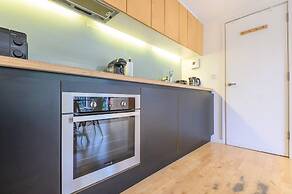 Leeds - Sleeps 4 - Pet Friendly - Parking - Gym