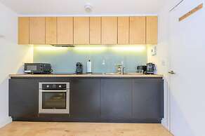 Leeds - Sleeps 4 - Pet Friendly - Parking - Gym