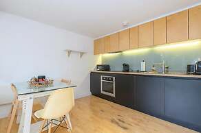 Leeds - Sleeps 4 - Pet Friendly - Parking - Gym