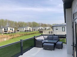 7 Guests - 3 Bedrooms - Pool - Balcony - Parking