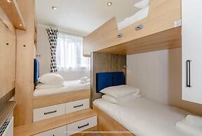 7 Guests - 3 Bedrooms - Pool - Balcony - Parking