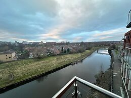 Adelphi Wharf Apartments by Beehosting