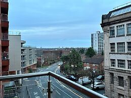 Adelphi Wharf Apartments by Beehosting