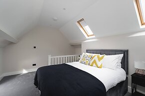 Skyvillion -4bed Cozy Cockfosters Apt Mins To Tube