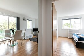 Skyvillion - Tower Point Enfield 1bed W Balcony