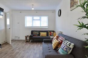 Skyvillion - Valley Way - 3bed House In Stevenage