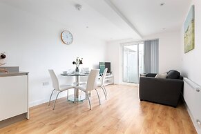 Skyvillion 2bed Enfield Flat W Balcony - Parking