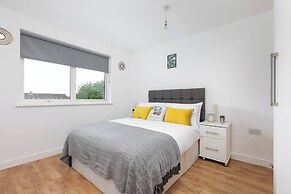 Skyvillion 2bed Enfield Flat W Balcony - Parking