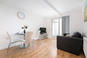 Skyvillion 2bed Enfield Flat W Balcony - Parking