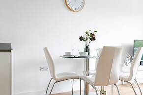 Skyvillion 2bed Enfield Flat W Balcony - Parking