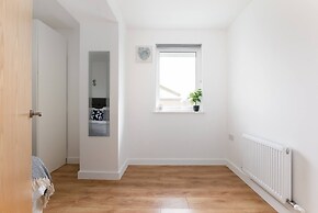 Skyvillion 2bed Enfield Flat W Balcony - Parking