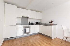 Skyvillion 2bed Enfield Flat W Balcony - Parking