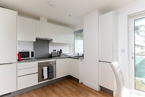 Skyvillion - Tower Point Enfield 1bed Wbalcony