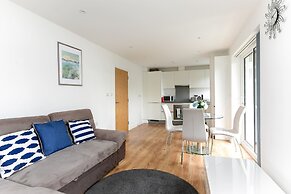 Skyvillion - Tower Point Enfield 1bed Wbalcony
