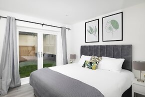 Skyvillion -vineyard Court- Enfield 1-bed Wgarden