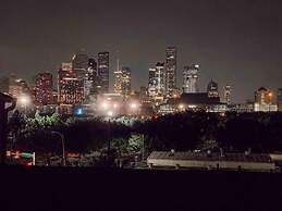 Luxury Downtown Getaway With Breathtaking Views