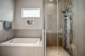 Luxury Downtown Getaway With Breathtaking Views