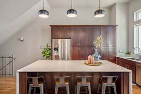 Luxury Downtown Getaway With Breathtaking Views