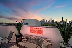 Luxury Downtown Getaway With Breathtaking Views