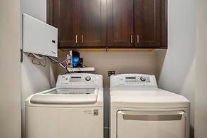 Luxury Downtown Getaway With Breathtaking Views