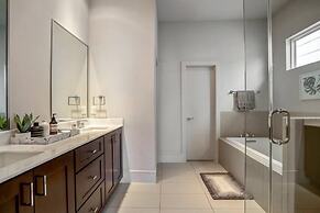 Luxury Downtown Getaway With Breathtaking Views