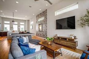 Luxury Downtown Getaway With Breathtaking Views