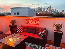 Luxury Downtown Getaway With Breathtaking Views