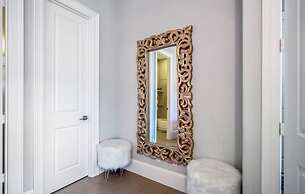 Luxury Downtown Home w Rooftop Deck in the Skyline