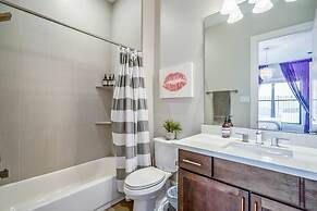 Luxury Downtown Home w Rooftop Deck in the Skyline