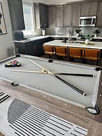 Luxury Downtown Home w Rooftop Deck in the Skyline