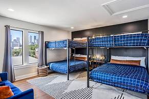 Luxury Downtown Home w Rooftop Deck in the Skyline