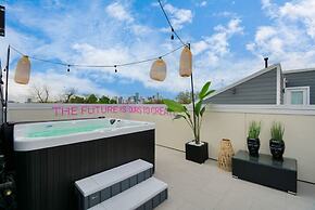 Paradise Palace Best Rooftop in HTX w Hot Tub