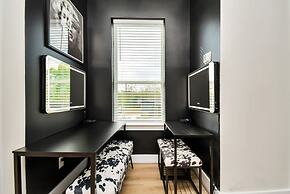 Paradise Palace Best Rooftop in HTX w Hot Tub