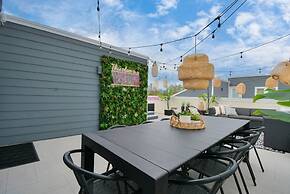 Paradise Palace Best Rooftop in HTX w Hot Tub