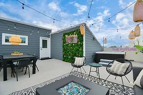 Paradise Palace Best Rooftop in HTX w Hot Tub