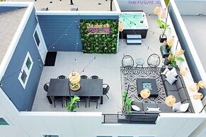 Paradise Palace Best Rooftop in HTX w Hot Tub