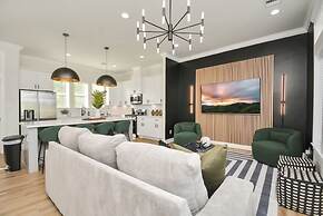 Paradise Palace Best Rooftop in HTX w Hot Tub