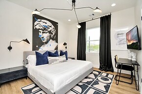 Paradise Palace Best Rooftop in HTX w Hot Tub