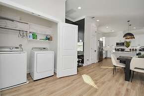 Paradise Palace Best Rooftop in HTX w Hot Tub