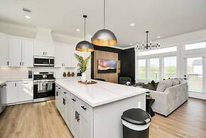 Paradise Palace Best Rooftop in HTX w Hot Tub